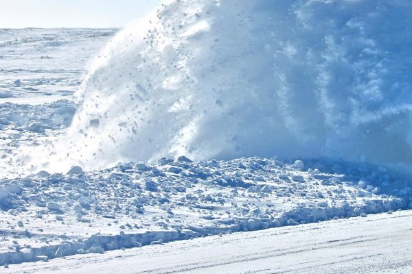 Kiinteistöjen piha-alueiden auraajat ja hiekoittajat