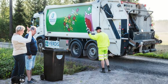 Näin säästät jätemaksuissa: keskeytä jäteastian tyhjennykset lomareissun tai mökkeilyn ajaksi