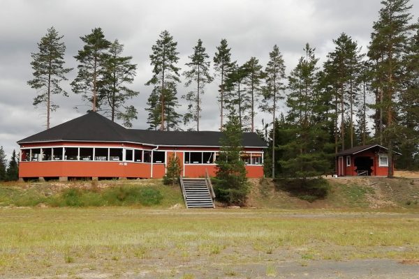 Juhannustanssit Poltinkosken lavalla
