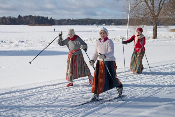 Kansallispuku-hiihto