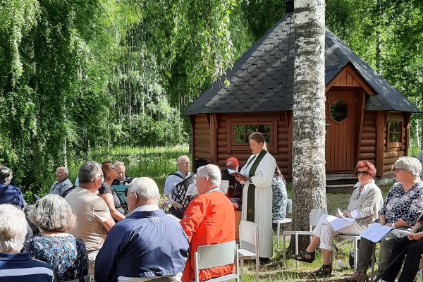 Annoit kauniin maan -kansanlaulukirkko